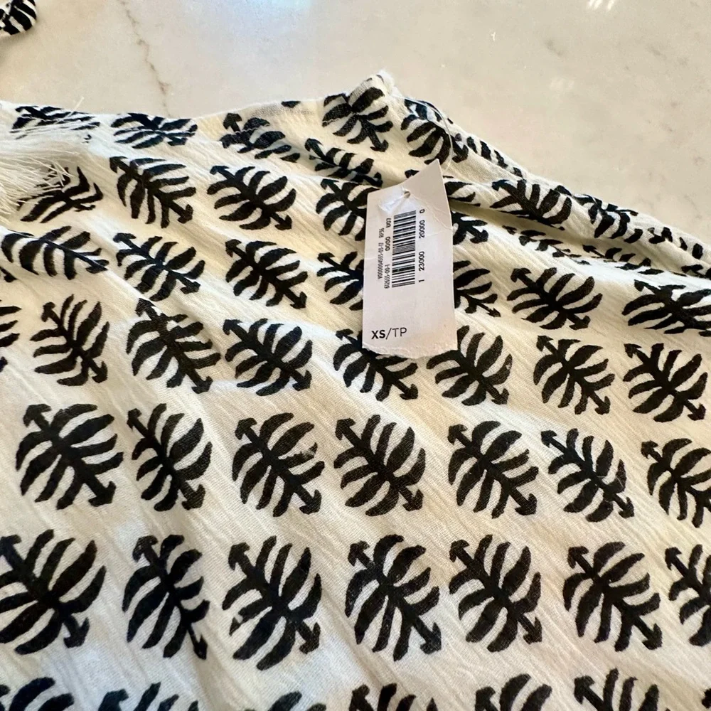 Old Navy Black and White Chemise with Geometric Pattern - Picture 6 of 6